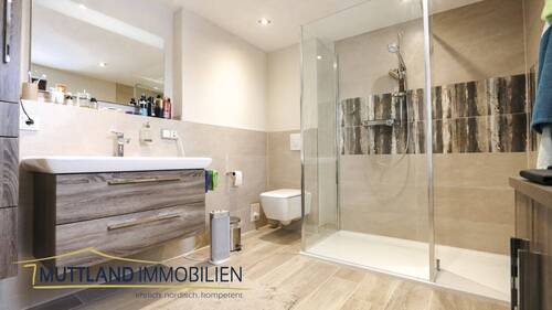 modernisiertes Duschbad im OG - 