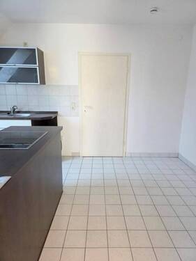 mit Türe zum Wohnungsflur - 