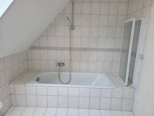 mit Duschabtrennung - 