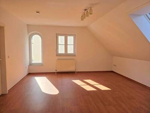 mit besonderem Flair - Ab sofort, zentral, 2. OG: Schöne, helle DG-Wohnung (2ZKB), mit besonderem Flair, Einbauküche, etc.