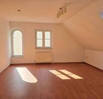 Ab sofort, zentral, 2. OG: Schöne, helle DG-Wohnung (2ZKB), mit besonderem Flair, Einbauküche, etc. - Schwandorf