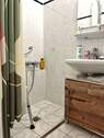 Bad mit Dusche - 