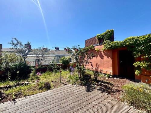 Garten - Oasis above the roofs of Kreuzberg: 250 sqm usable area, roof terrace, chimney, conservatory