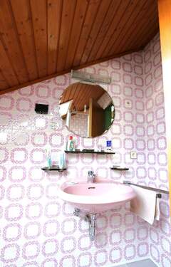 DG - Bad mit Duschkabine und Fenster - 