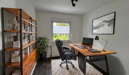 Einrichtungsbeispiel KI : Büro - 