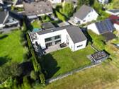 Außenansicht - Design trifft Komfort: Lichtdurchflutetes Traumhaus in Steinhagen