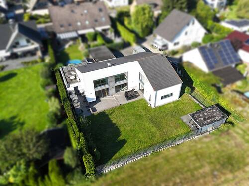 Außenansicht - Design trifft Komfort: Lichtdurchflutetes Traumhaus in Steinhagen