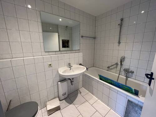 Bad mit Wanne - 