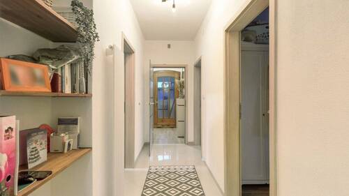 Flur EG - 7 Zimmer Einfamilienhaus in Warstein