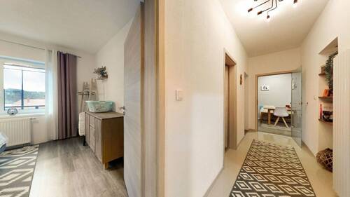 Flur und Blick ins Schlafzimmer - Einfamilienhaus mit 150,00 m&sup2; in Warstein zum Kaufen