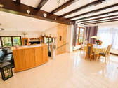 Essbereich mit Sicht ins Wohnzimmer - 