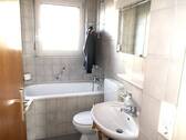 Bad EG mit Wanne - 