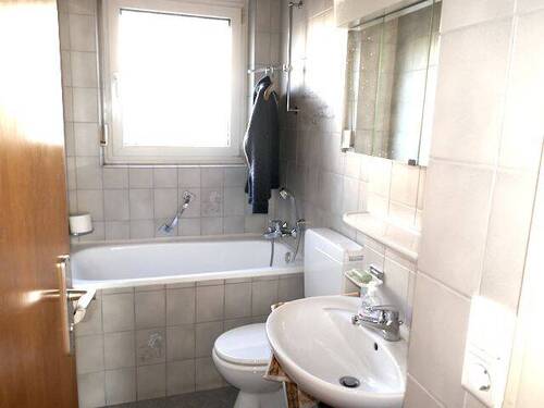 Bad EG mit Wanne - 