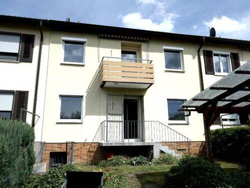 Ansicht Südseite - EINFAMILIENHAUS als REIHENMITTELHAUS in ruhiger Lage mit 2 Balkonen & Garten in STUTTGART-WEILIMDORF (WOLFBUSCH)