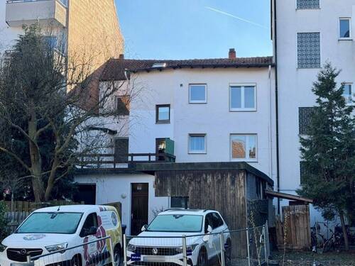 Hinteransicht - 7 Zimmer Mehrfamilienhaus, Wohnhaus zum Kaufen in Hameln