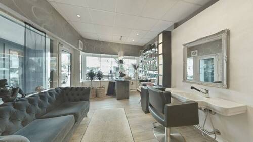 Gewerbeeinheit links - 7 Zimmer Mehrfamilienhaus, Wohnhaus in Hameln