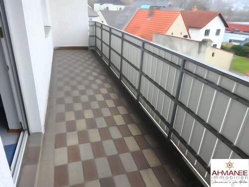 Balkon - Gemütliche 3,5 Wohnung mit Balkon, Garten und Garage im Eisbergviertel