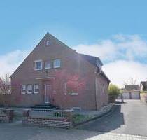 Wohnen und Vermieten vereint - gepflegtes Zweifamilienhaus mit Garten und Garagen in Bestlage von Alt-Willich