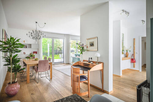 Blick in den Wohnraum aus Küche - 