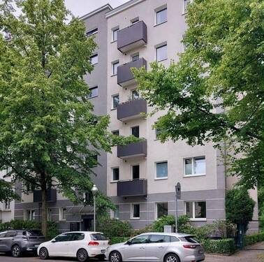 Hausfassade - Sehr gut geschnittene 2-Zi-Wohnung Nahe Olivaer Platz, Provisionsfrei