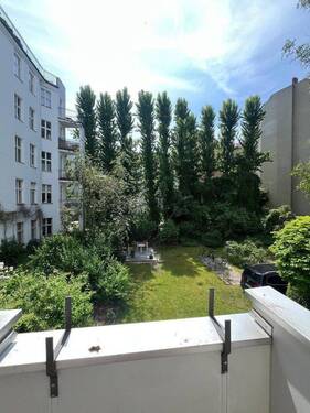 Blick vom Balkon - 2 Zimmer Etagenwohnung in Berlin