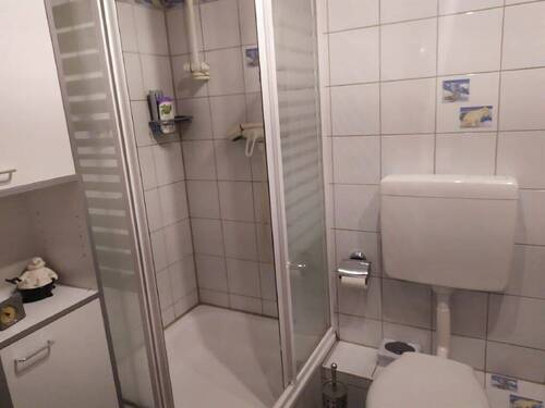 Dusche und WC im Keller - 