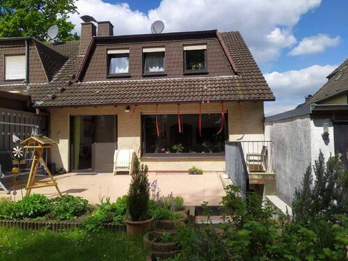 Gebäuderückseite - Top-Gepflegte Doppelhaushälfte in ruhiger Wohnlage