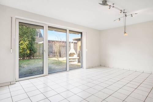 Wohnzimmer - 5 Zimmer Doppelhaushälfte zum Kaufen in Tespe