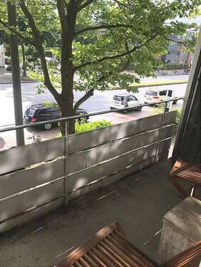 Balkon zur Straßenseite - 