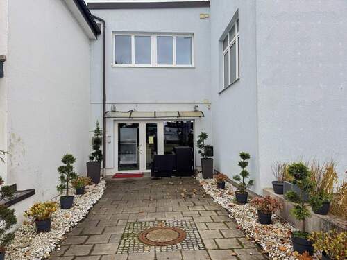 Eingang - 2 Zimmer Gewerbeobjekt (Büro, Produktion, Verkauf) zur Miete in Haar