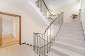 Treppenhaus - 3 Zimmer Etagenwohnung zum Kaufen in Geretsried