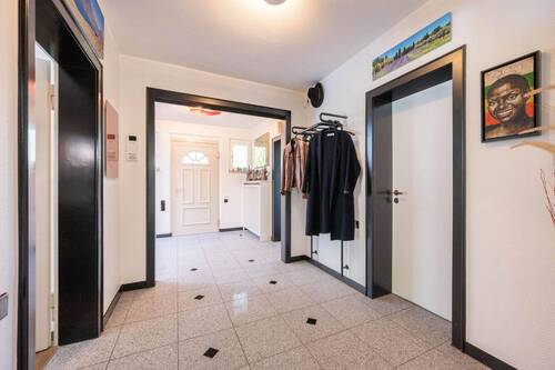 Entreé - Einfamilienhaus mit 195,00 m&sup2; in Meerbusch zum Kaufen