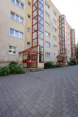 Hauseingangsbereich Eichenstraße 5 - 3 Zimmer Etagenwohnung in Gera