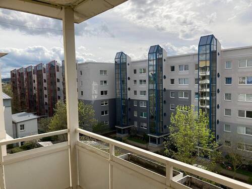 Aussicht Balkon - Etagenwohnung mit 70,40 m&sup2; in Gera zur Miete