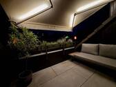 Loggia bei Nacht mit Markise - 