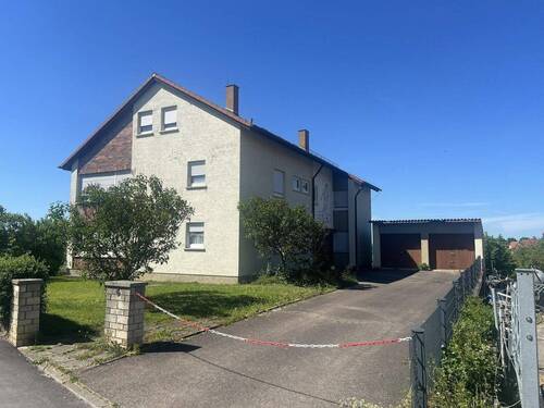 Ansicht Süd - Mehrfamilienhaus in ruhiger Wohnlage mit attraktiver Ortsrand-Aussicht