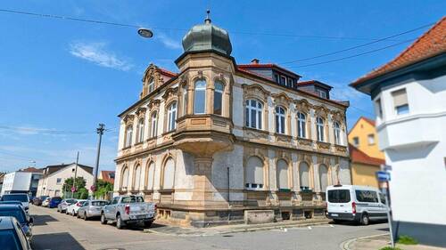 Fassade - Wohnen mit Geschichte - Charmante Altbauwohnung im denkmalgeschützten Ensemble