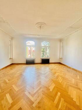 Zimmer - 5 Zimmer-Wohnung 2 Balkone in der schönen Mozartstraße mit Einbauküche und Gäste-WC