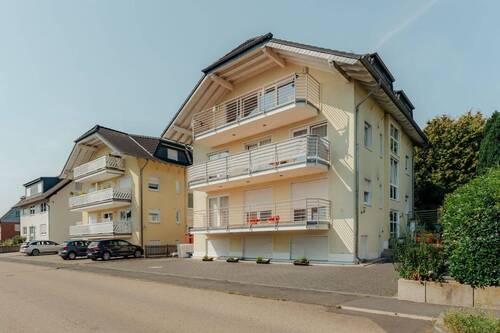 Hausansicht - 4-Zimmer-Wohnung mit drei Balkonen und Stellplatz in begehrter Lage von Overath