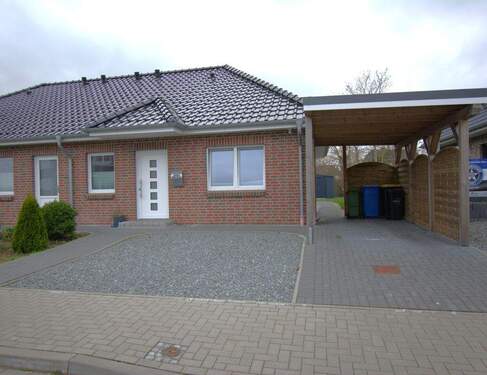 Vorderansicht - Komfortables Wohnen im Grünen - moderne Doppelhaushälfte zu vermieten