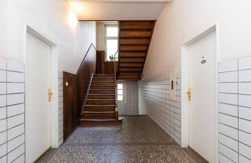 Hauseingang/Treppenhaus - 