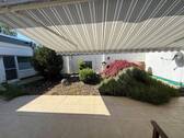Großzügige Terrasse mit Markise - 