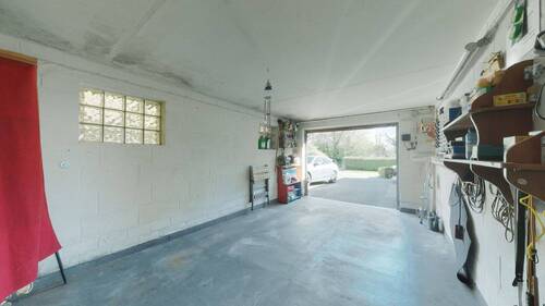 Garage m. elektr. Tor - 