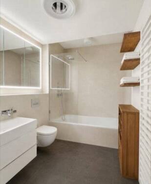 Bad mit Floatingbadewanne - 2 Zimmer Etagenwohnung in Hamburg