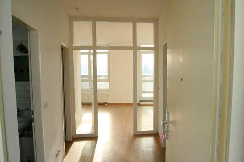 Flurbereich - Für Sie in Renovierung: Schöne Zweiraumwohnung mit großer Dachterrasse