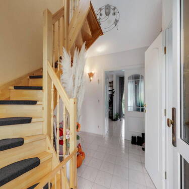 Diele und Treppen EG - 