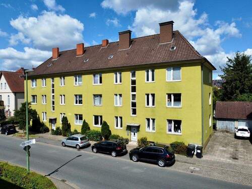 Hausansicht - Gut geschnittene 2-Zimmer-Wohnung mit großer Wohnküche und viel Tageslicht