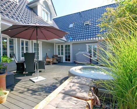 Zweifamlienhaus Terrasse zum Relaxen u. Entspannen - Provisionsfrei und attraktives Kaufmodell - Exklusives A+ Anwesen in Ostseenähe!