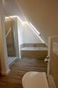 mit Badewanne und Dusche - 