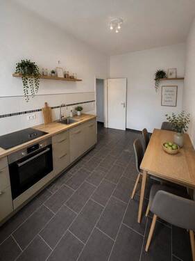 KI-bearbeitet - 2 Zimmer Etagenwohnung in Karlsruhe